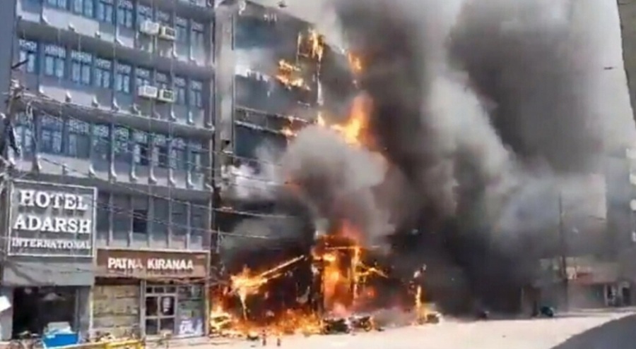 Hindistan'da otelde yangın: 6 ölü, 20 yaralı