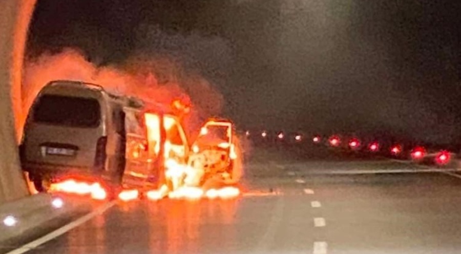 Assos-Troya tünellerinde araç yangını