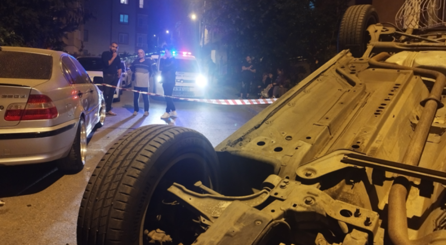 Park halindeki araca çarpan otomobil takla attı