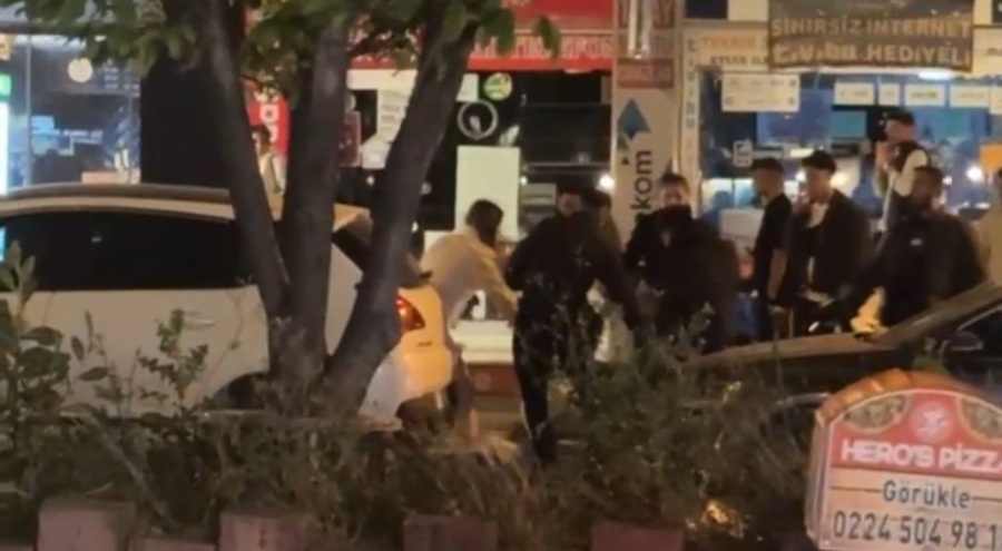 Bursa Görükle'de kız meselesi kavgası! Tekmeler yumruklar havada uçuştu