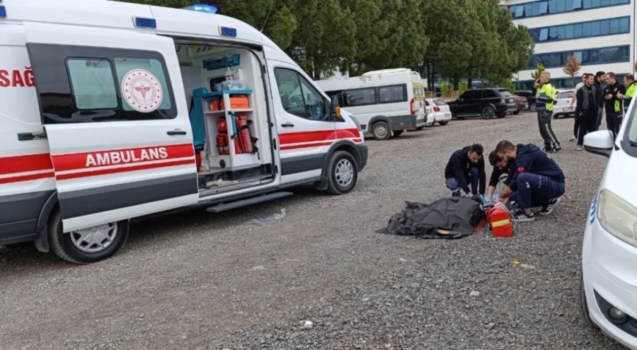 Otomobilin çarptığı kadın yaşamını yitirdi