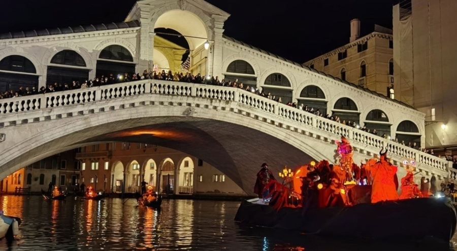 Venedik'te ücretli girişin ilk gününde 16 bine yakın turist geldi