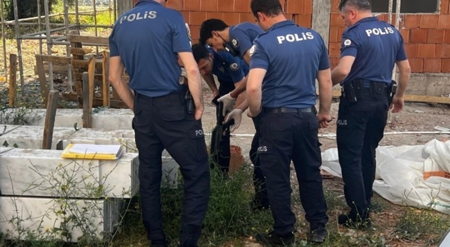 Ailesine kızıp inşaata giderek tüfekle etrafa rastgele ateş etti