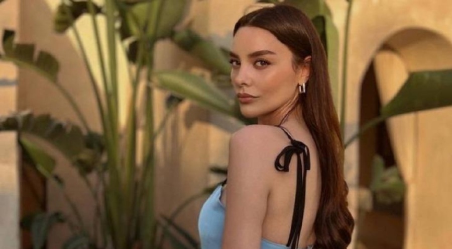 Hazal Filiz Küçükköse iddialı pozuyla sosyal medyayı salladı!