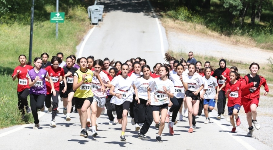 Nilüfer Uluslararası Spor Şenlikleri kapsamında kros yarışları yapıldı