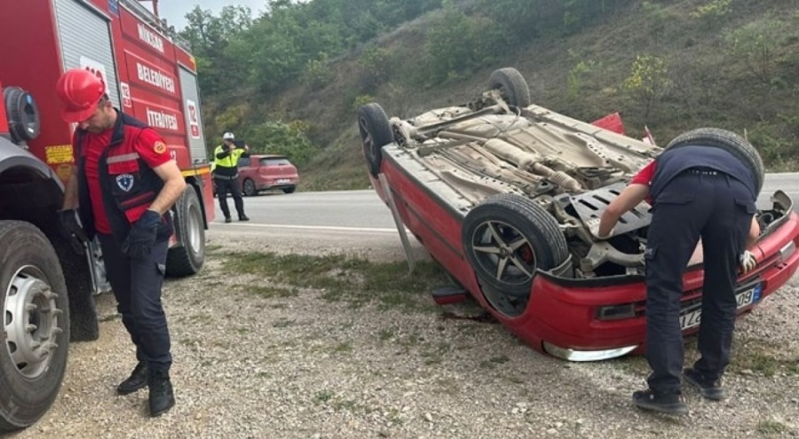 Otomobil devrildi! 5 kişi yaralandı