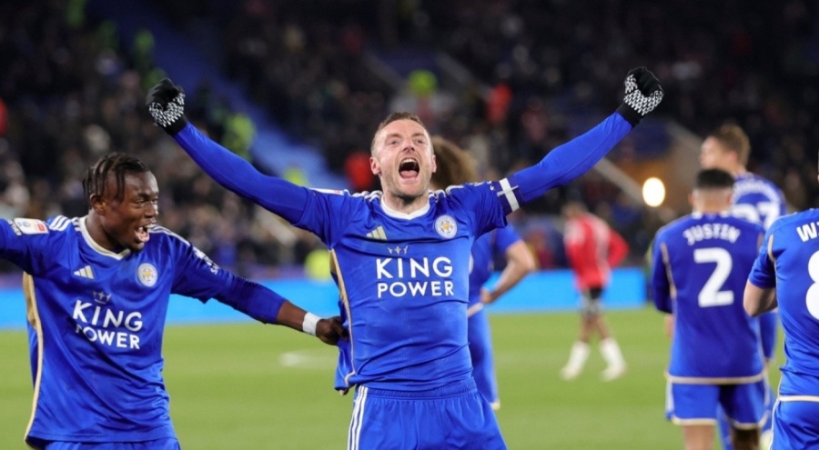 Leicester City, Premier Lig'e yükseldi!