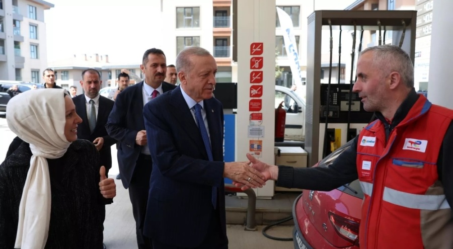Cumhurbaşkanı Erdoğan akaryakıt istasyonunu ziyaret etti
