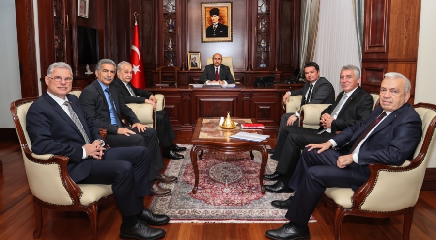 Bursa'da göreve başlayan CHP'li belediye başkanları, Vali Mahmut Demirtaş'ı ziyaret etti