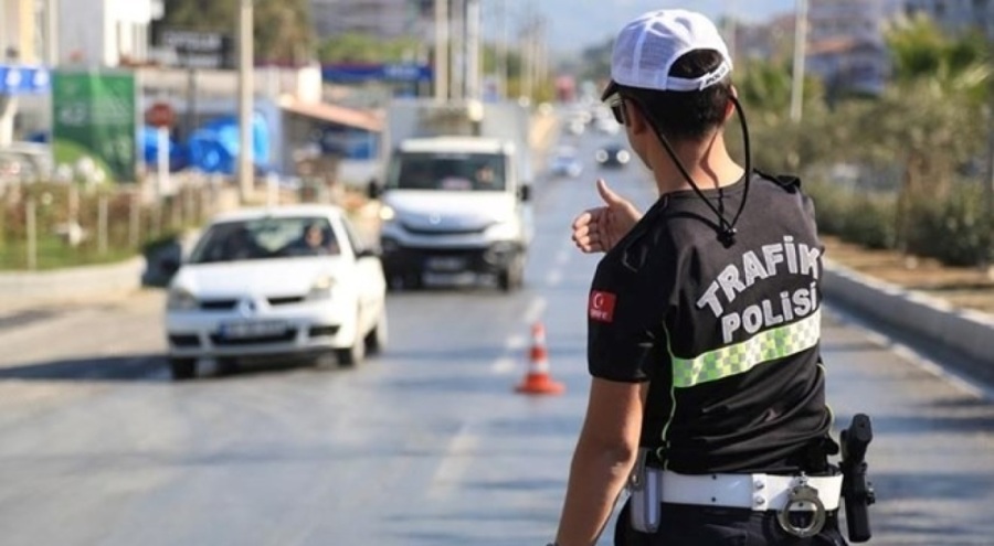 Trafikte makas atan sürücüye 8 bin 509 lira para cezası kesildi