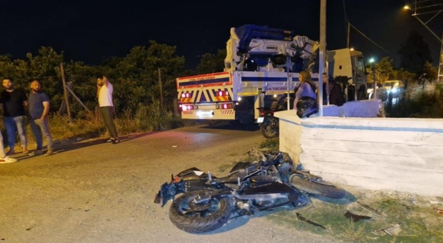Vinçle çarpışan motosiklet sürücüsü hayatını kaybetti