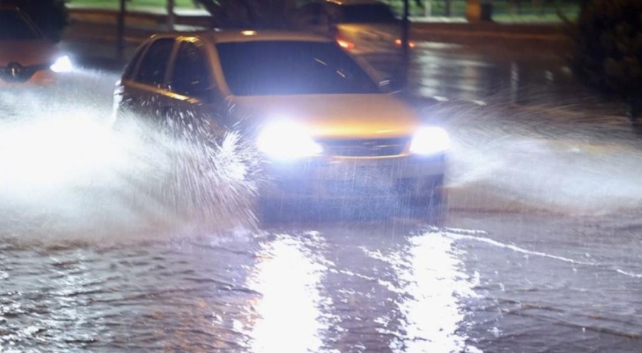 Şiddetli yağış Aksaray'da sele neden oldu