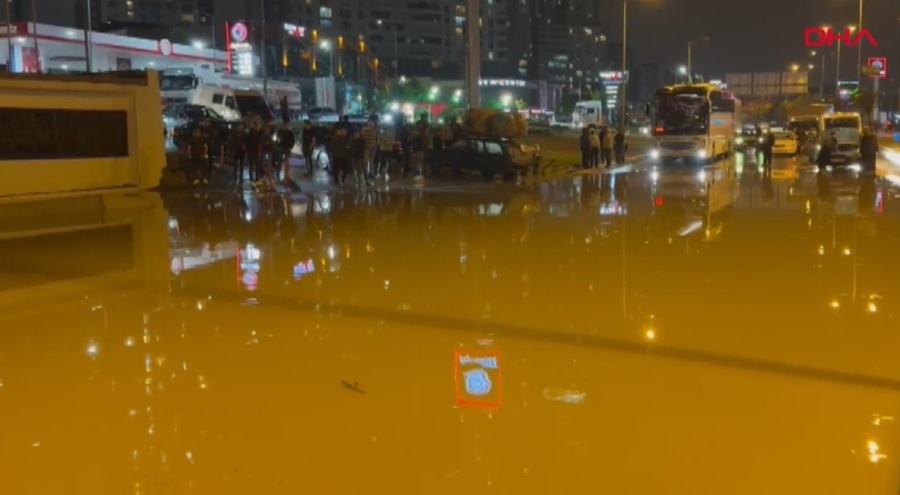 Ankara'yı sağanak vurdu: Cadde ve sokaklar göle döndü