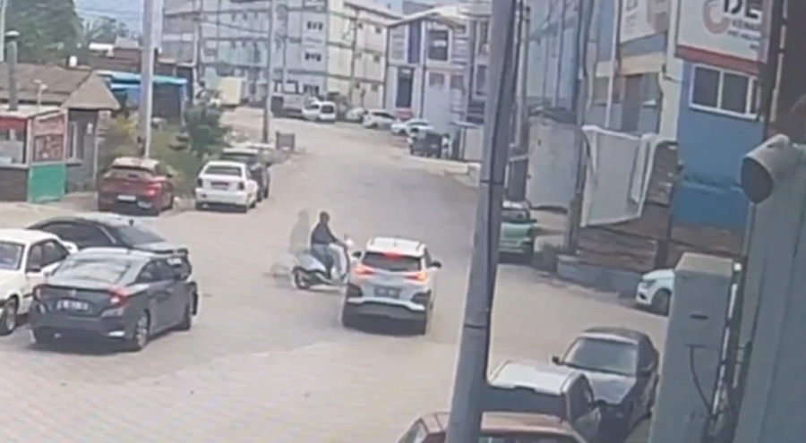 Bursa'da otomobil ile motosiklet çarpıştı!