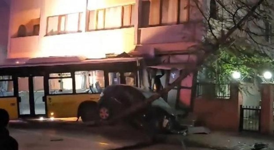 Otomobil şarampole uçtu! Çok sayıda yaralı var