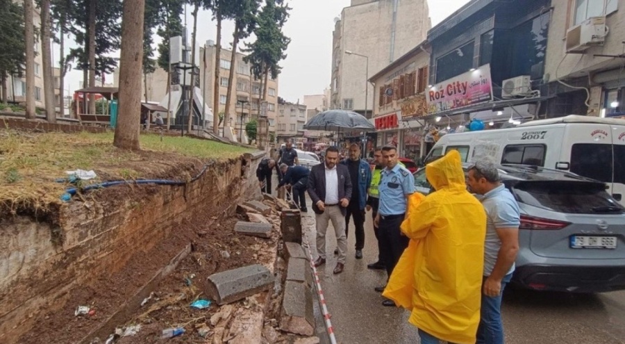 Kilis'te sağanak yağış sonucu parkın istinat duvarı çöktü