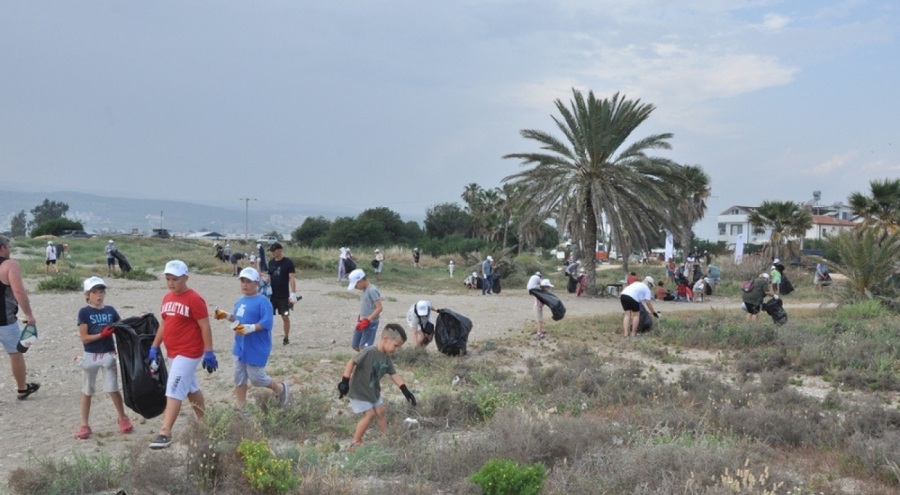 Mersin'de deniz kaplumbağalarının yaşam alanlarında temizlik çalışması yapıldı
