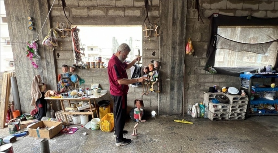 Filistinli kukla ustası, İsrail saldırılarından kaçarak sanatını yaşatıyor