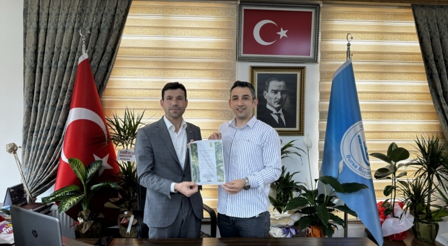 Başkan ilk maaşını öğrencilere ayırdı