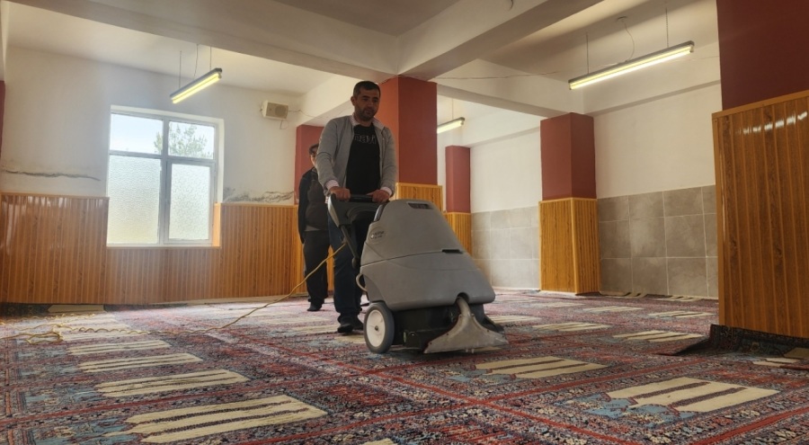 Orhaneli Belediyesi camilerin periyodik temizliği için özel ekip kurdu
