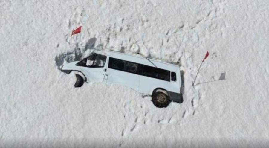 Çığ altında kalan minibüs 4 ay sonra ortaya çıktı