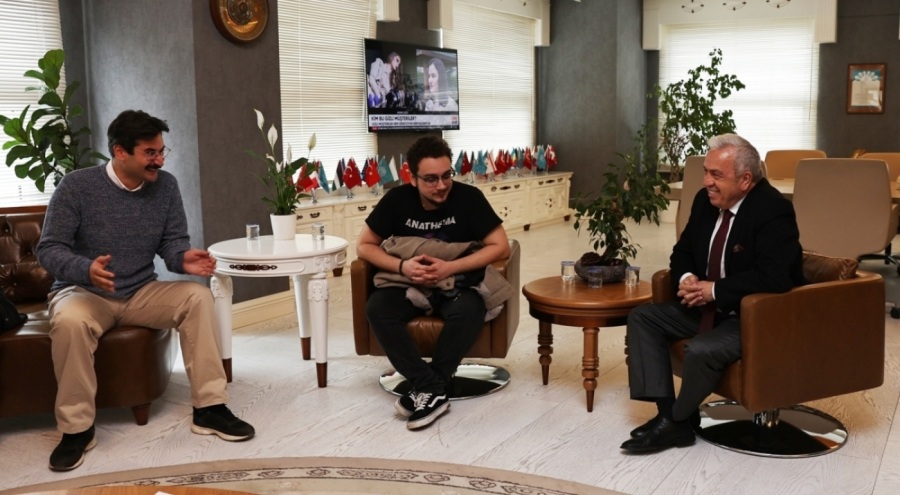 Nilüfer Belediye Başkanı Şadi Özdemir'den gençlere "Yanınızdayız" mesajı