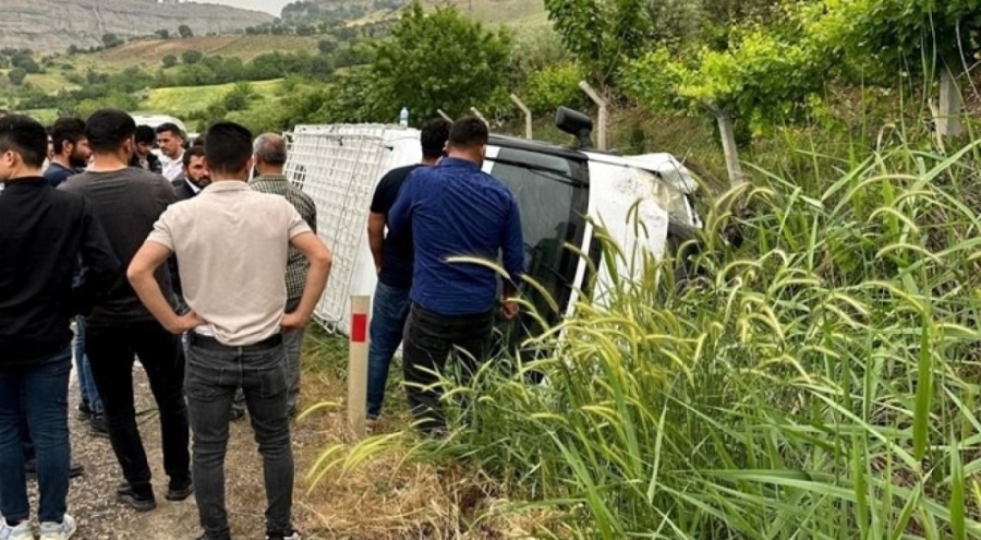 Minibüs devrildi! 14 yaralı