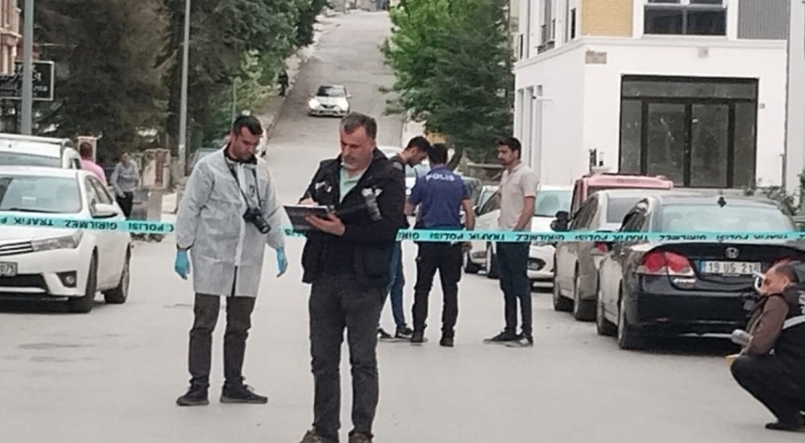 Kız arkadaşıyla tartışan gruba tabancayla ateş açtı