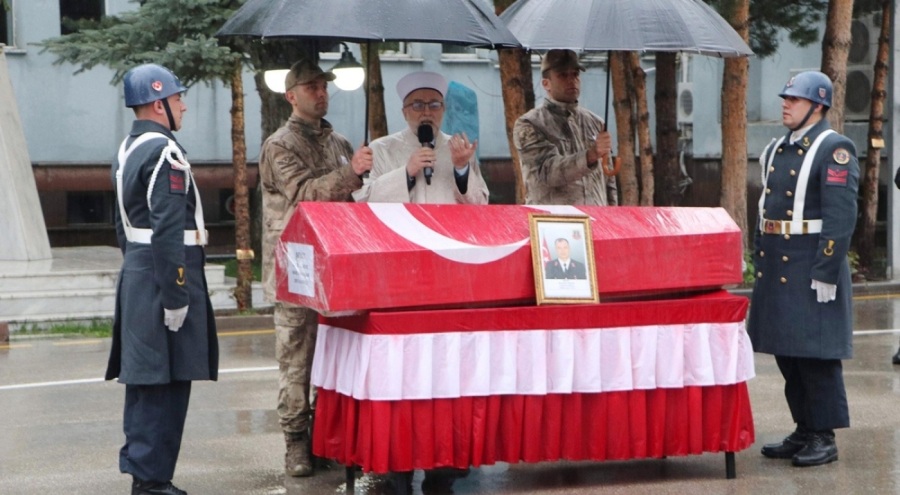 Kavgaya müdahale ederken yaralanan astsubay, 10 ay sonra vefat etti