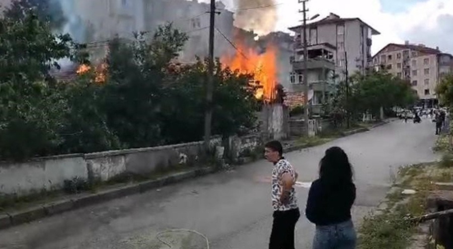 Metruk binada korkutan yangın