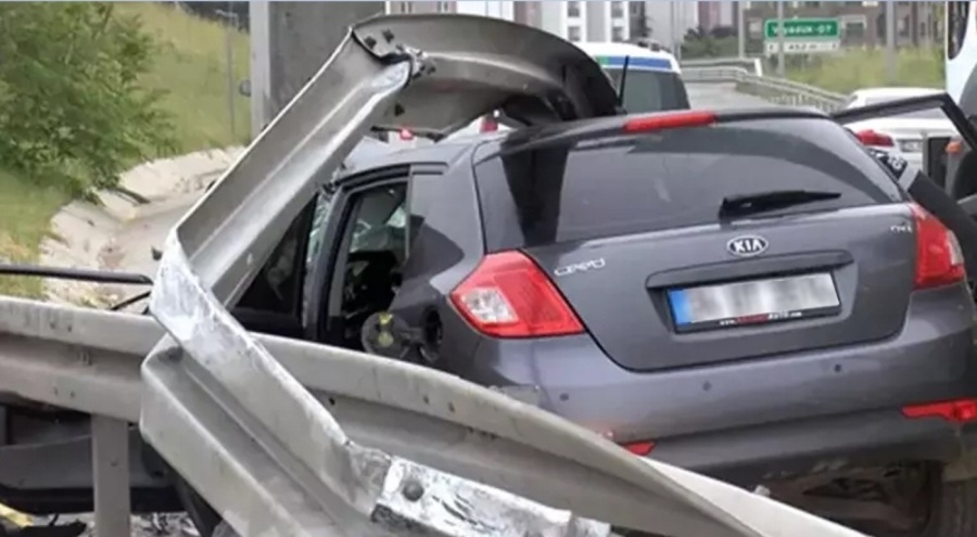 Otomobil bariyerlere ok gibi saplandı