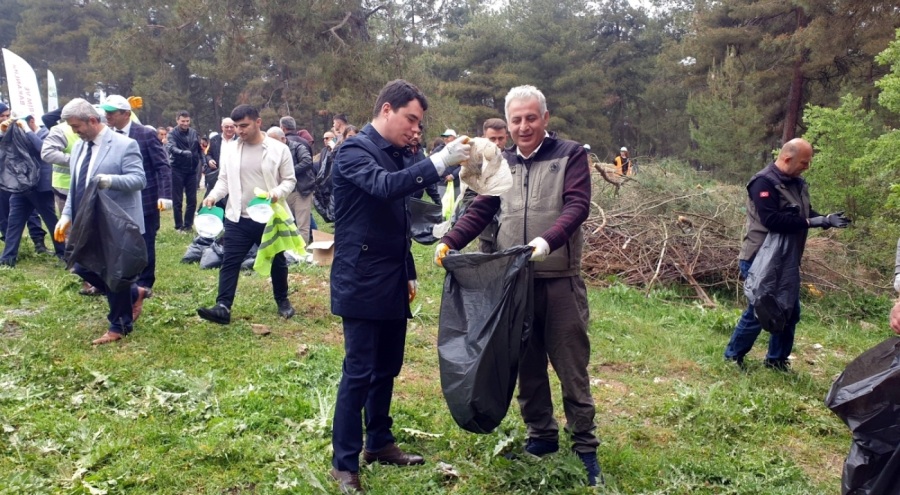 Orhaneli ormanlarında çöpler temizlendi