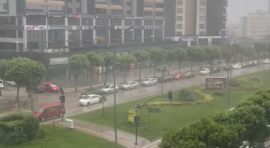 Bursa'yı sağanak yağış ve dolu vurdu!