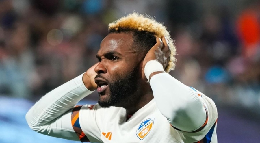 Süper Lig'in eski gol kralının çenesini kırdılar