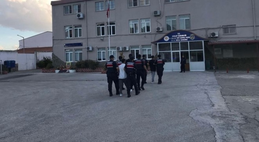 Aydın'da uyuşturucu ele geçirilen araçtaki şüpheliler tutuklandı