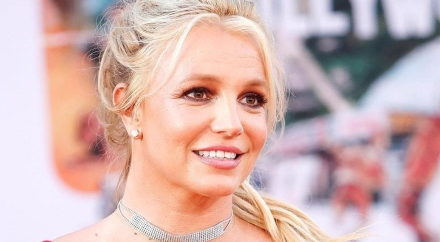 Britney Spears, otelden battaniyeye sarılı halde çıkarıldı!