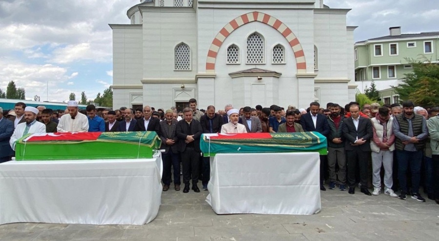 İliç'teki maden faciasında cansız bedenine ulaşılan 2 işçi, toprağa verildi