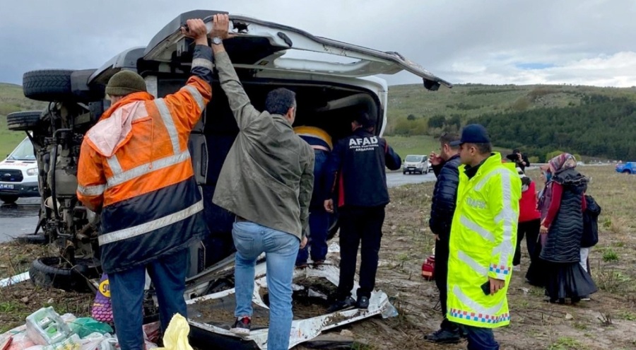 Ardahan'da kaza: 1 ölü, 13 yaralı