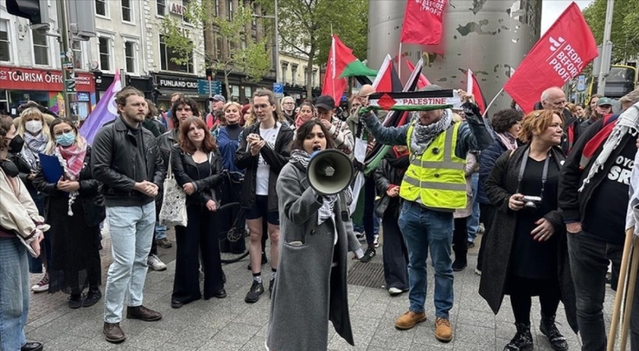 İrlanda ve İngiltere'de öğrenciler Filistin'e destek gösterisi düzenlendi