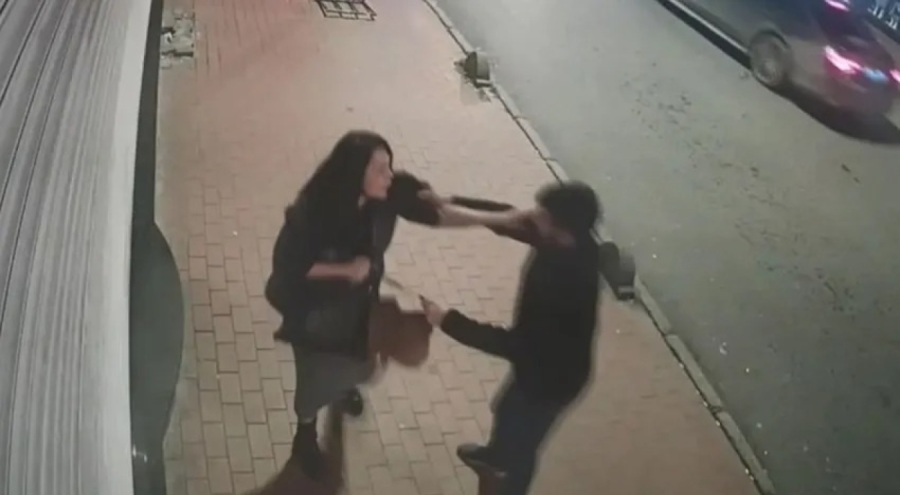 Yolda yürüyen kadına kafa atıp çantasını çalan kişi tutuklandı