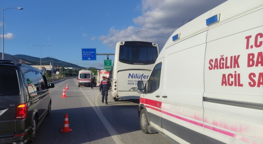 Bursa'da yolcu otobüsü tıra arkadan çarptı