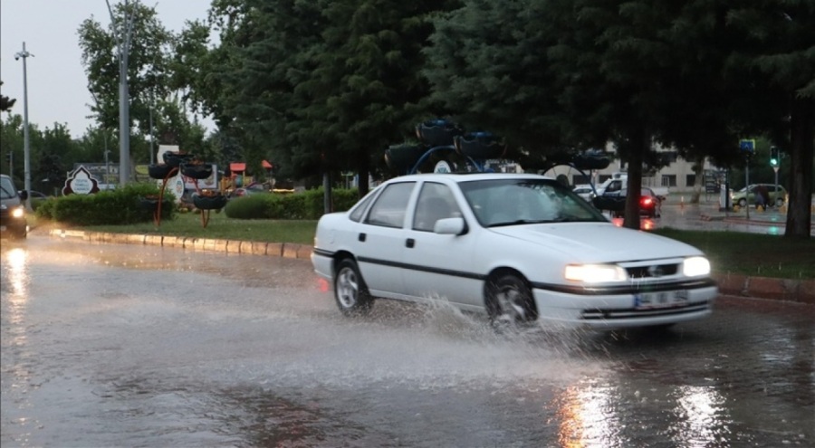 Malatya'da sağanak nedeniyle su birikintisi oluştu