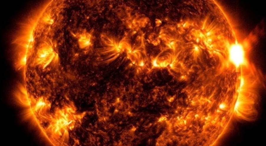 Güneş'te iki büyük patlama meydana geldi