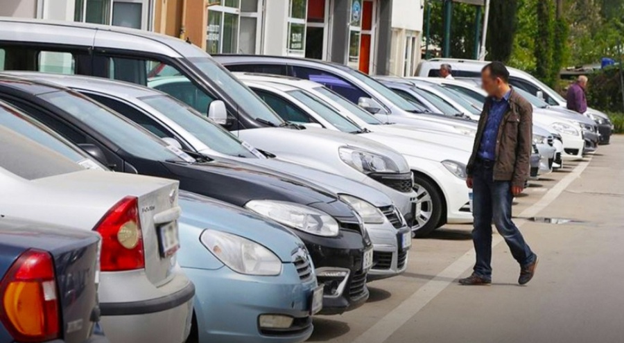 İkinci el araçta kan kaybı sürüyor