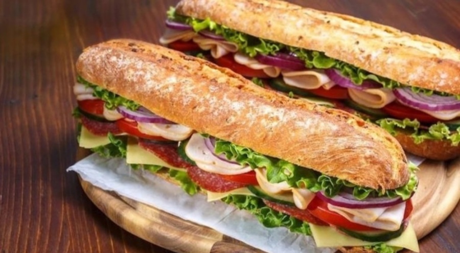 Sandviç yiyen 560 kişi zehirlendi