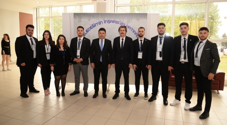 Bursa Uludağ Üniversitesi "Geleceğin İnşası" programında sektör temsilcilerini ağırladı