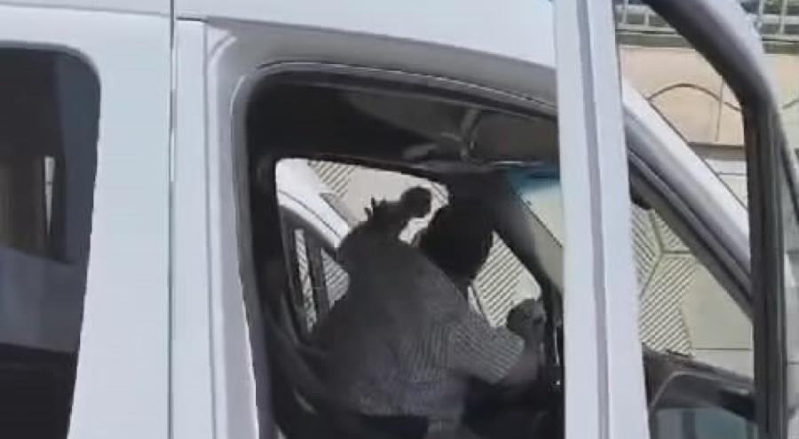 Bursa'da minibüs şoförleri arasında yol verme kavgası