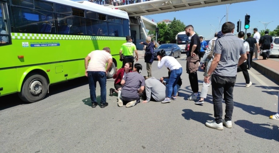 Yolun karşısına geçmek isteyen genç kadına otomobil çarptı