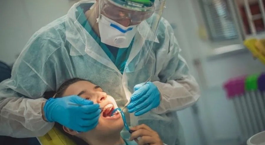 Diş hekiminden genç kıza iğrenç taciz!