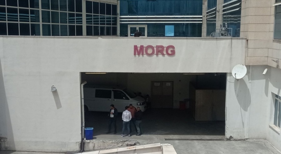 Annesinin kucağından düşen 10 aylık bebek öldü